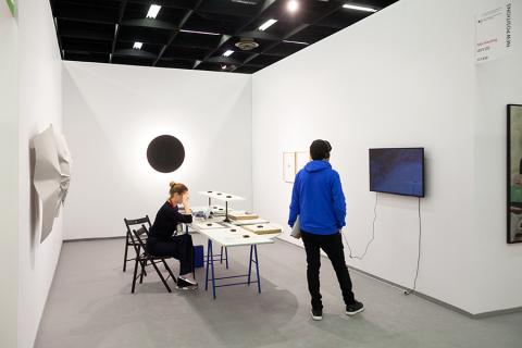 NEW POSITIONS 2019: Koje von Felix Kiessling bei Galerie Levy